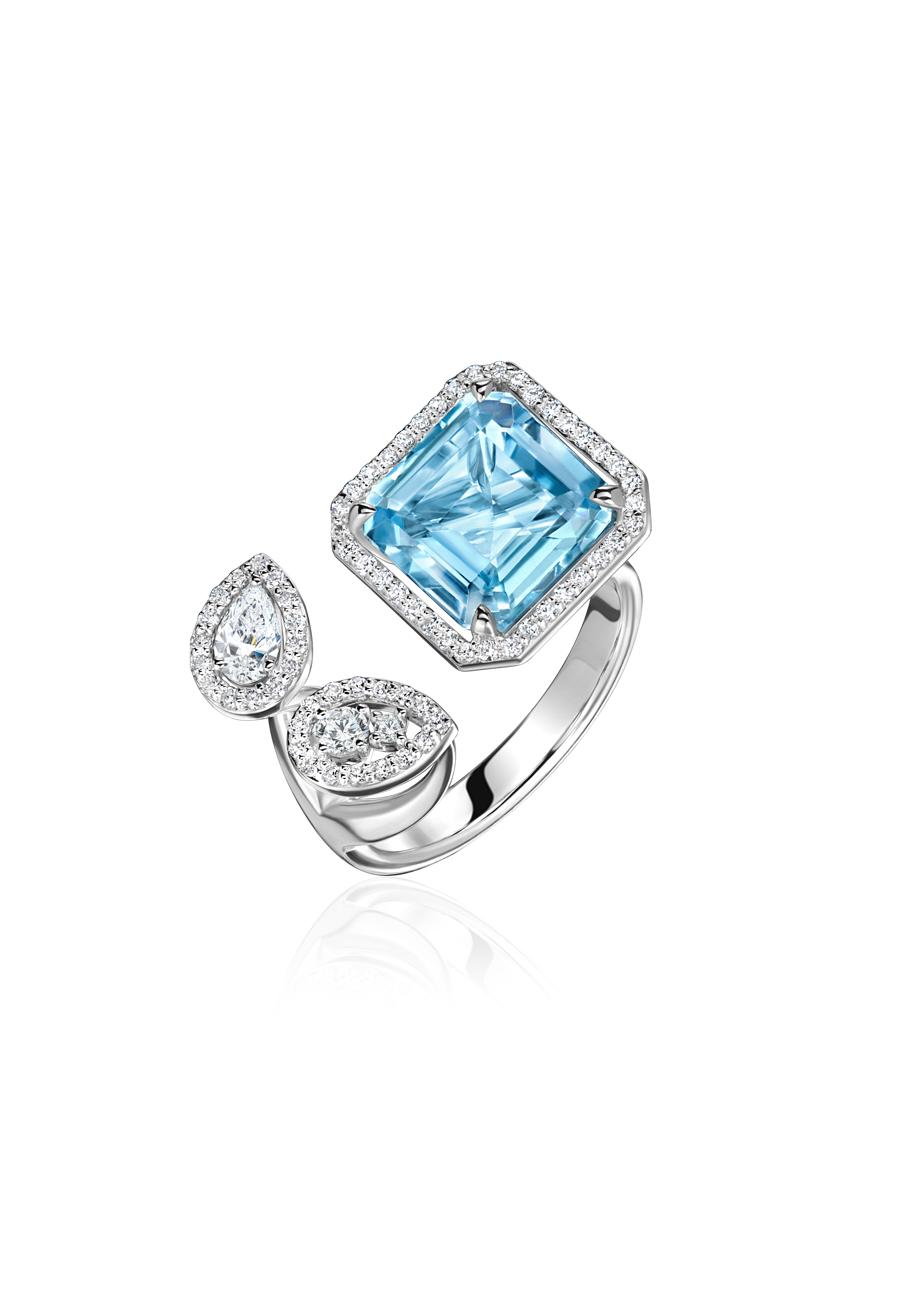 Stacked from 29 images. Method=B (R=8,S=4) High Jewelry Кольцо с аквамарином и бриллиантами — изображение 1
